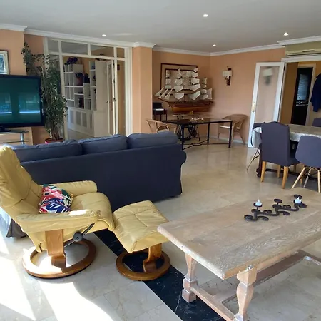 Apartment 4 Bedroom Close By In Fuengirola