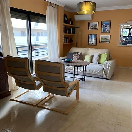 4 Bedroom Close By In فوينخيرولا