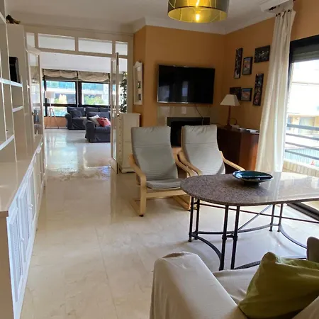 4 Bedroom Close By In Διαμέρισμα
