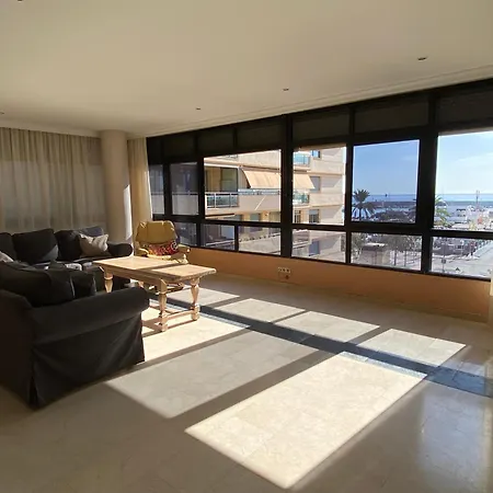 شقة 4 Bedroom Close By In *