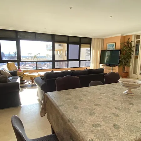شقة 4 Bedroom Close By In