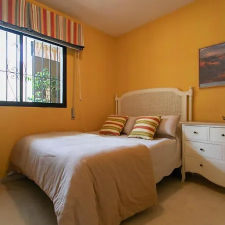 4 Bedroom Close By In Διαμέρισμα *