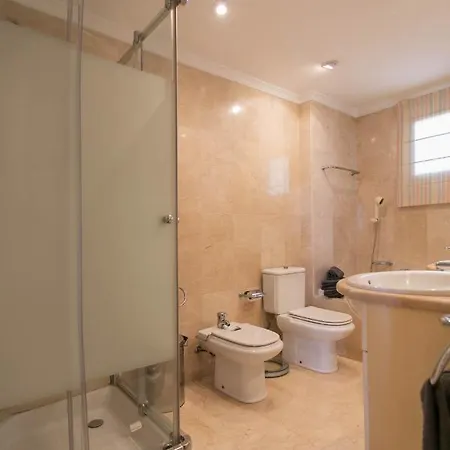 4 Bedroom Close By In Διαμέρισμα