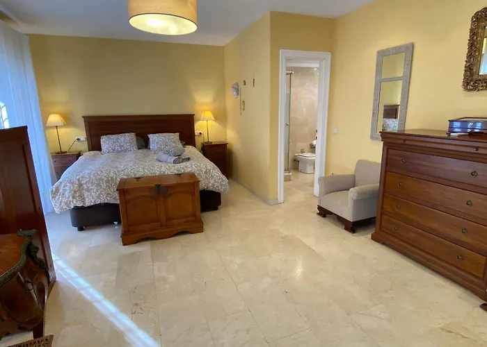 4 Bedroom Close By In * فوينخيرولا