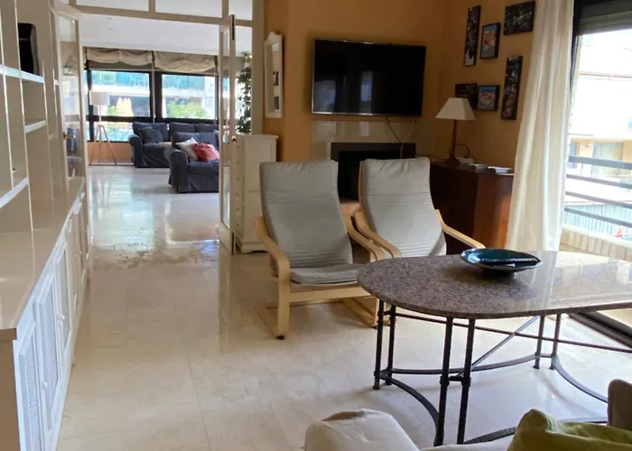 4 Bedroom Close By In شقة