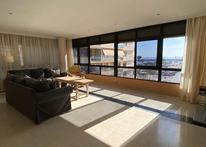 شقة 4 Bedroom Close By In *