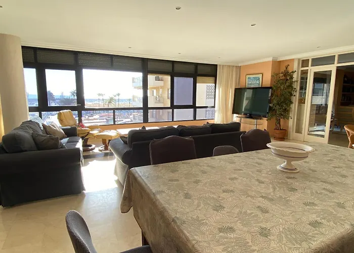 شقة 4 Bedroom Close By In