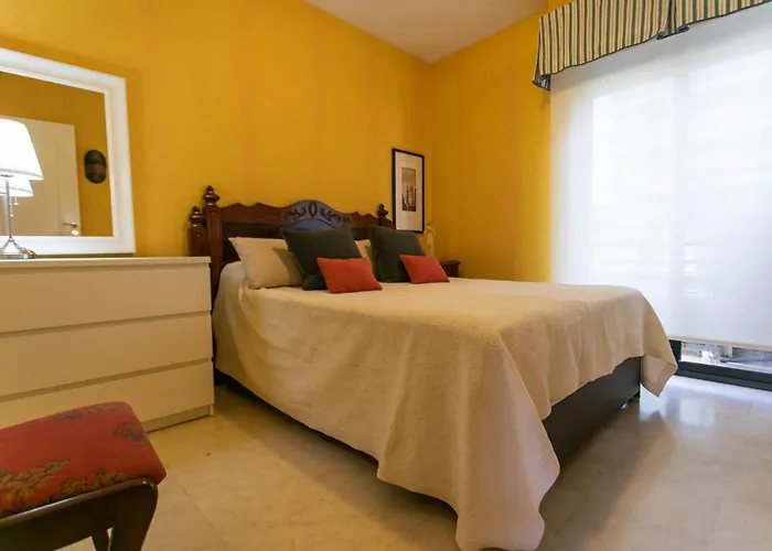 شقة 4 Bedroom Close By In *