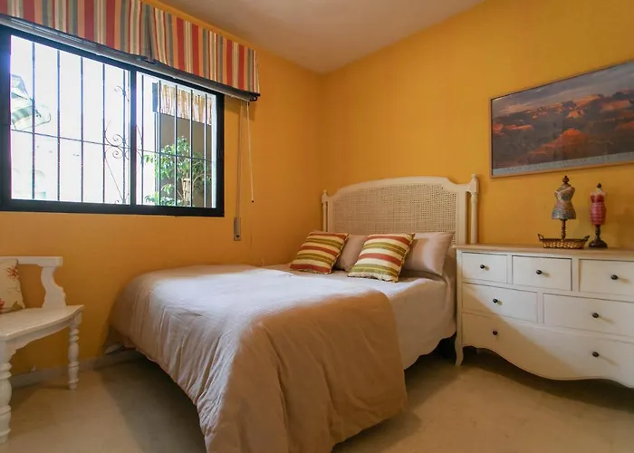 4 Bedroom Close By In شقة *
