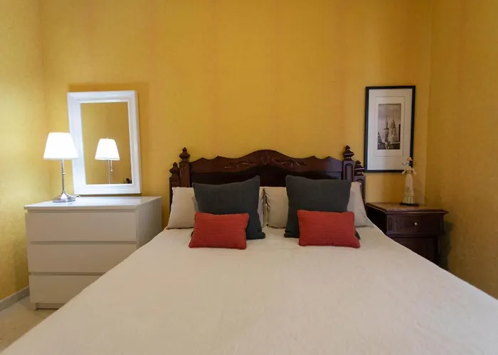 شقة 4 Bedroom Close By In فوينخيرولا