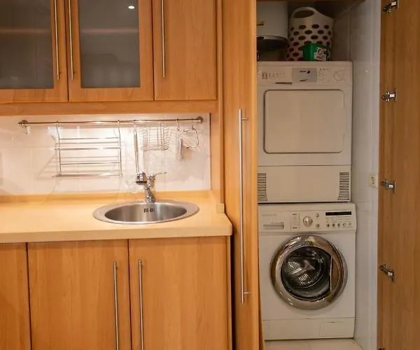 شقة 4 Bedroom Close By In فوينخيرولا