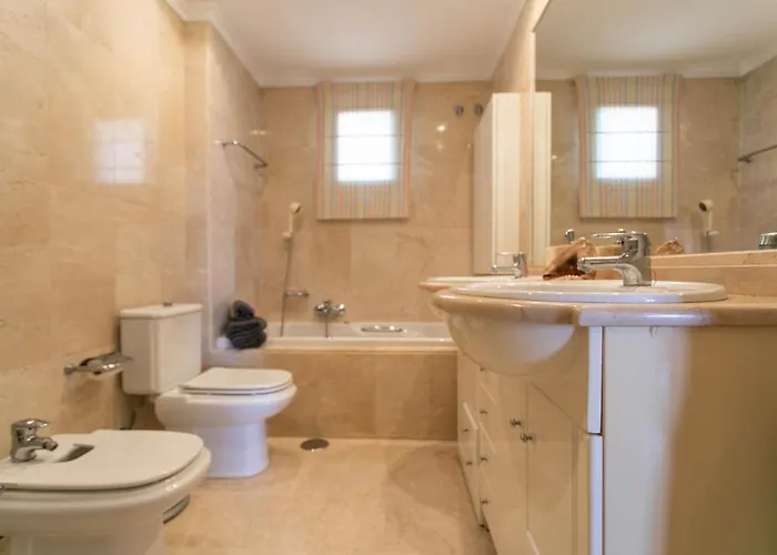 شقة 4 Bedroom Close By In