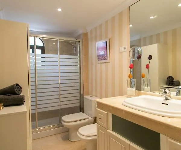 شقة 4 Bedroom Close By In فوينخيرولا