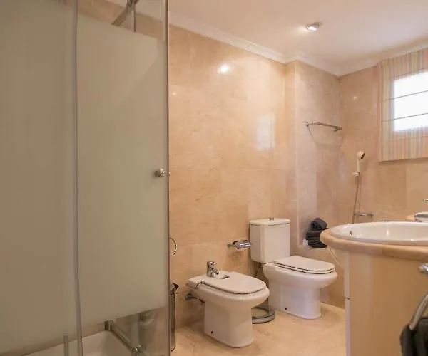 4 Bedroom Close By In شقة